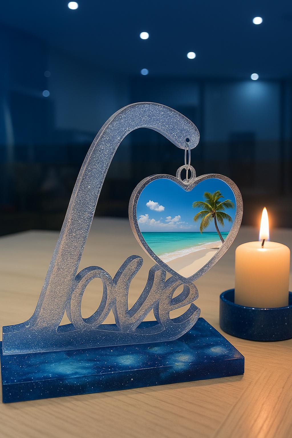 Ramă Foto Love - realizată la comandă după preferințele tale